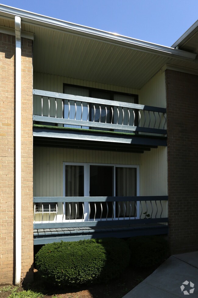 MillBrook Village Apartments For Rent in Edison, NJ