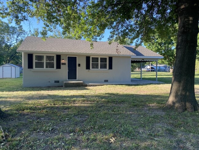 Building Photo - 1628 W Scott St