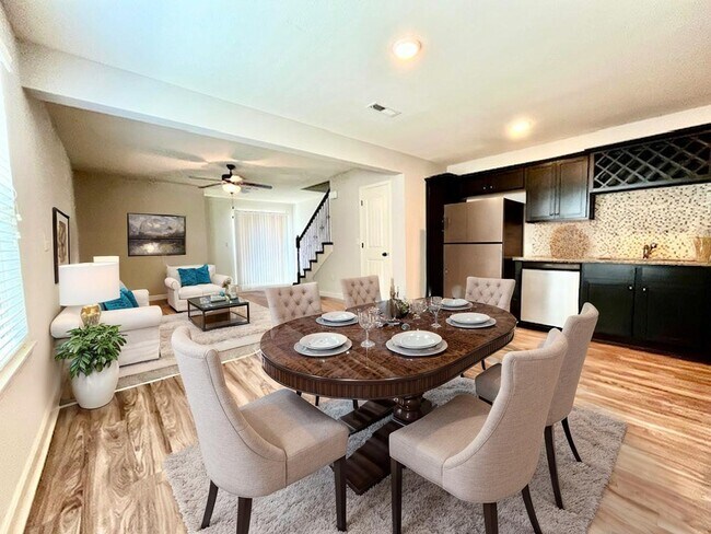 Photo - 2114 Hickoryleaf Ln