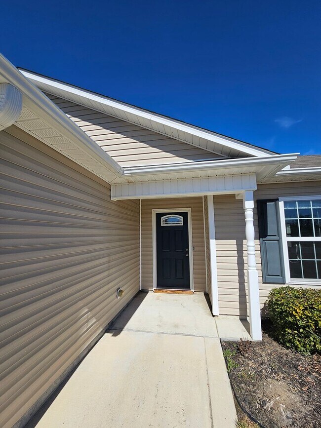 Photo - Spacious 3 Bedroom 2 Bathroom Home on Half...