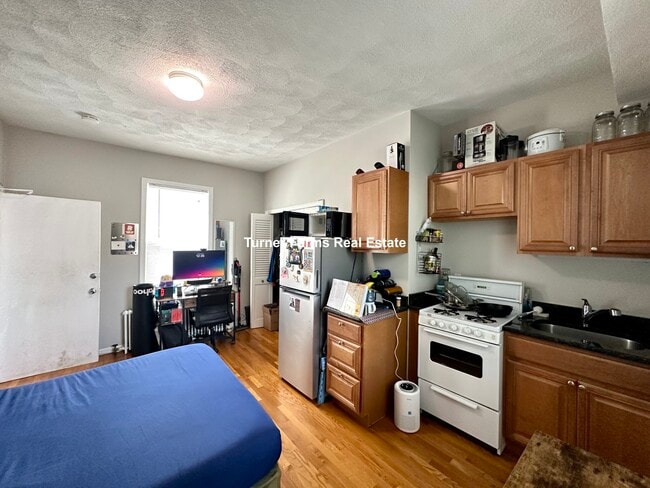 Building Photo - 13 Pleasant St Unit 1R Rental