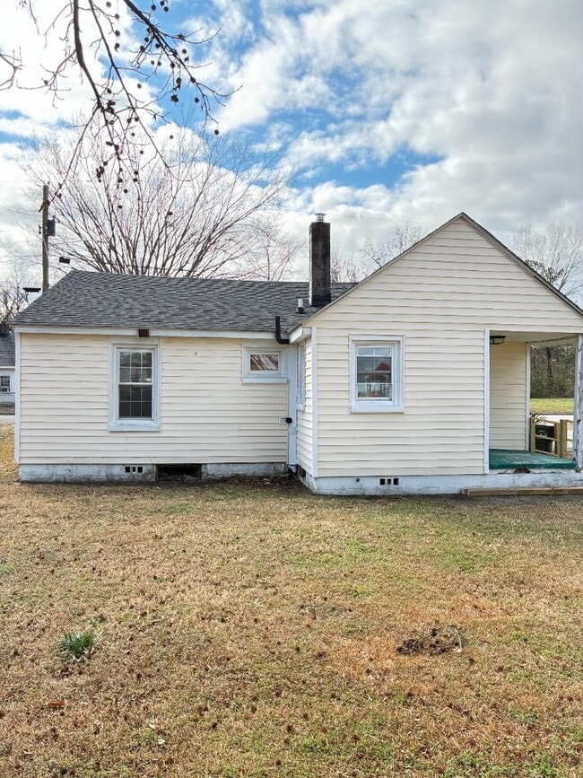 Photo - 1601 Queen St E