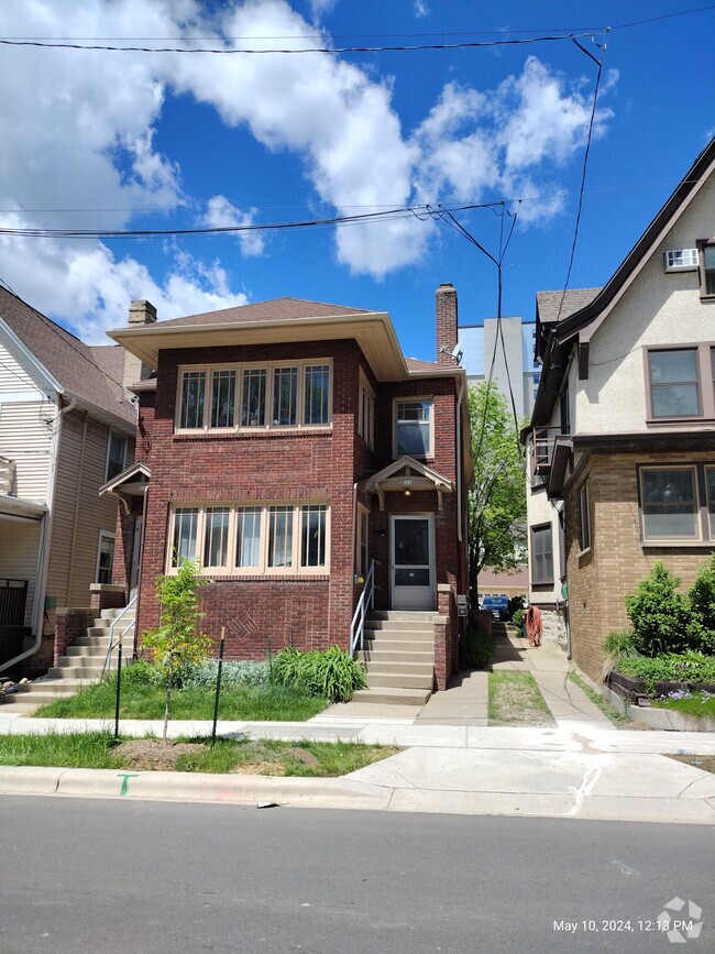 Building Photo - 312 W Wilson St Unit 1st Front Rental