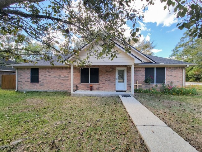 Photo - Welcome to your next home in the heart of Downtown Cleveland, Texas! This inviting 3-bedroom, 2-b...