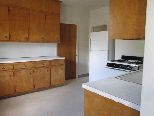 Building Photo - 953-55 Westcott St Unit 955 Rental