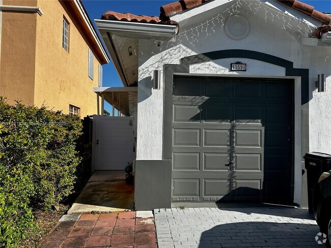 Building Photo - 13591 SW 176th Terr Unit A Rental