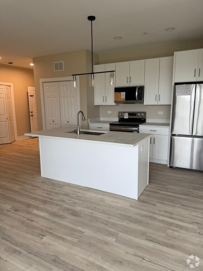 Building Photo - 400 S Main Pl Rental