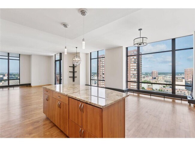 Building Photo - 201 S 11th St Unit 1700 Rental