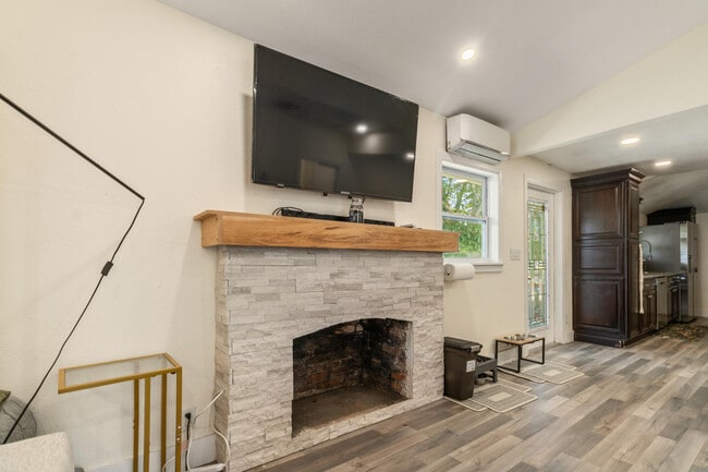 Photo - 710 S Pine St