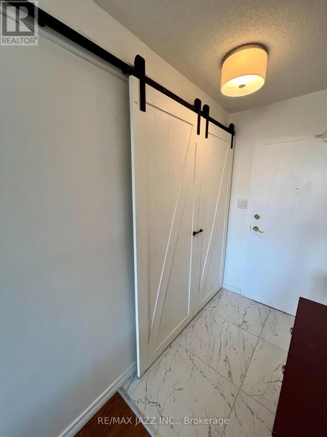 Photo - 55 William St E Unit 716