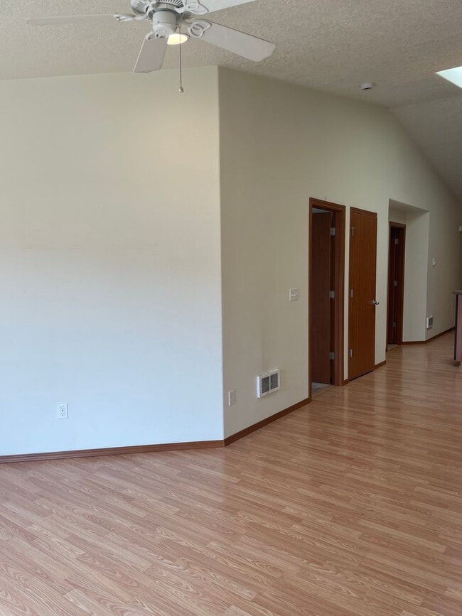 Photo - 619-621 Broad St S Unit 621