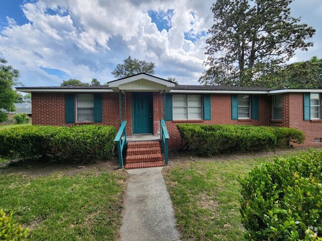 Building Photo - **Available Now ** 4 Bedroom, 1.5 bath Hom... Rental