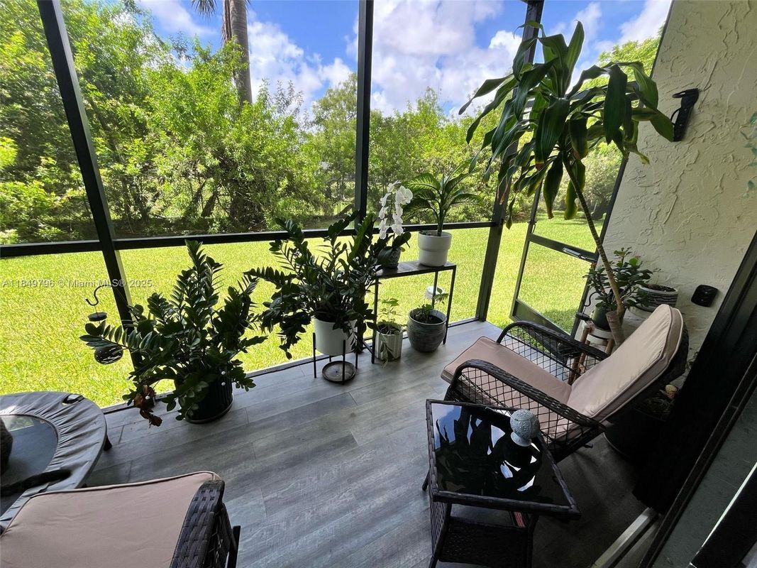 Photo - 900 NE 195th St