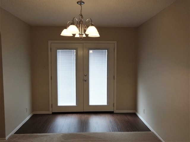 Photo - 7659 Chatsworth