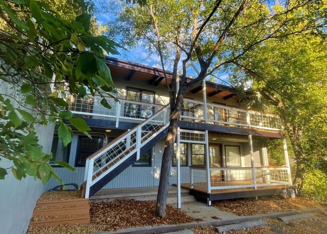 Photo - Gorgeous Remodeled 3 bed 2.5 bath in West ... Unit C