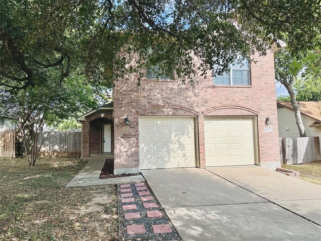 Photo - 1600 Primrose Trail