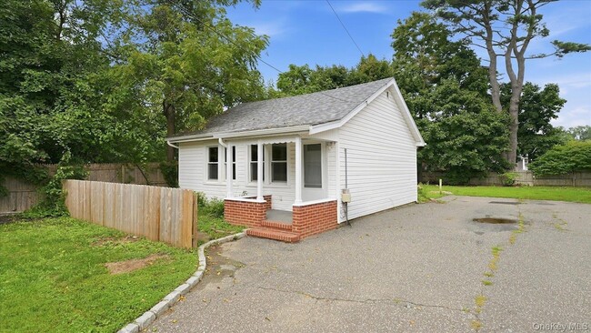 Building Photo - 455 Moriches Rd