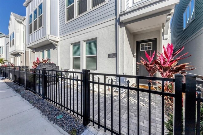 Photo - 2313 Lindstrom St