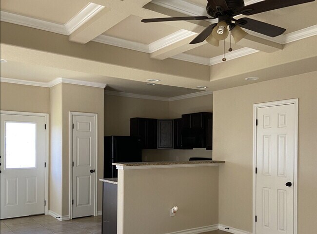 Photo - "Spacious 3-Bed Condo with Granite Countertops & 2.5 Baths in Prime San Antonio Location!" Unidad 1