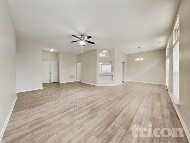 Photo - 47 McDonald St NW