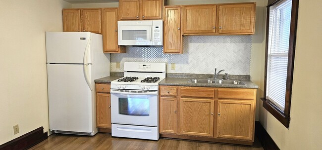 Building Photo - 135 N Champlain St