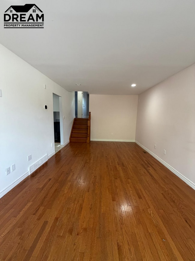 Photo - 205 Oakburne Pl
