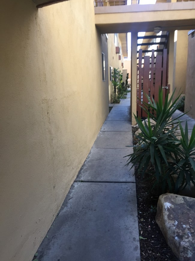 Building Photo - 5942 Malabar St Unit E