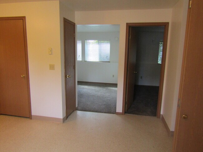 Photo - 800 W 1st St