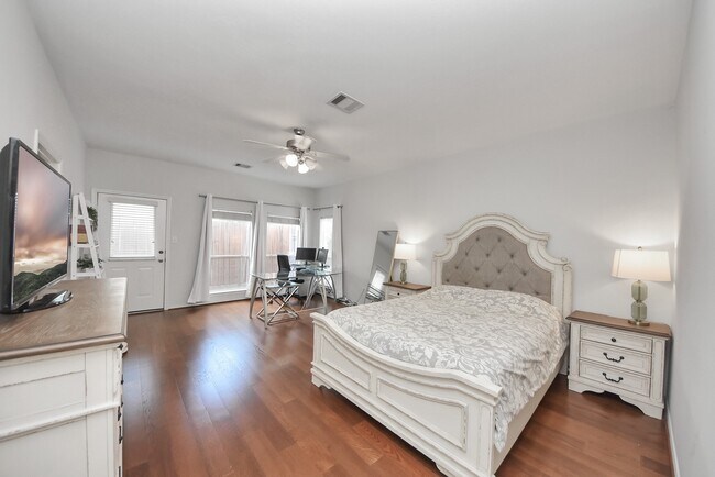 Photo - 943 W Heights Hollow Ln