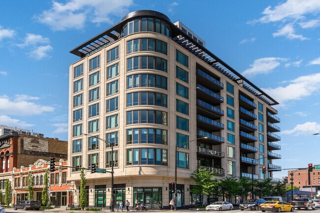 Building Photo - 1550 N Clark St Unit 302 Rental