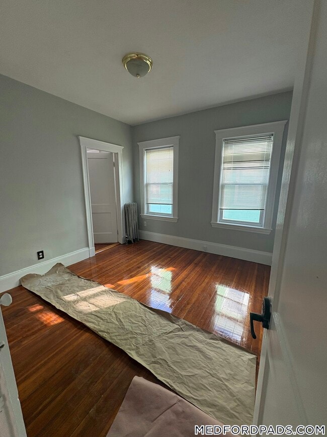 Photo - 156 Middlesex Ave Unidad B