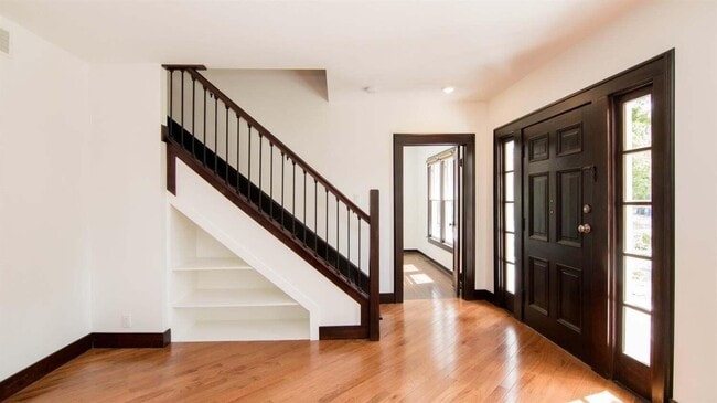 Photo - 1435 Broadway St