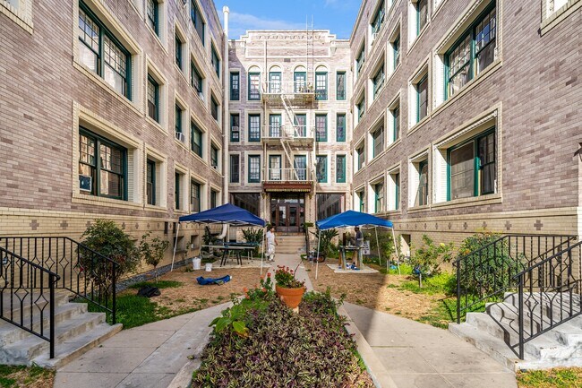 Photo - 2121 James M Wood Blvd Unit 221