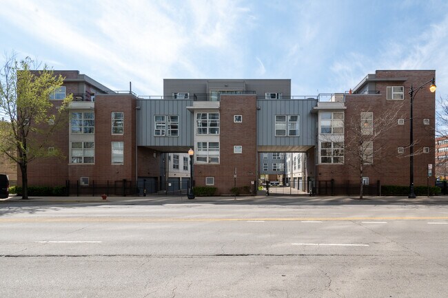 Building Photo - 1808 S Michigan Ave Unit 12