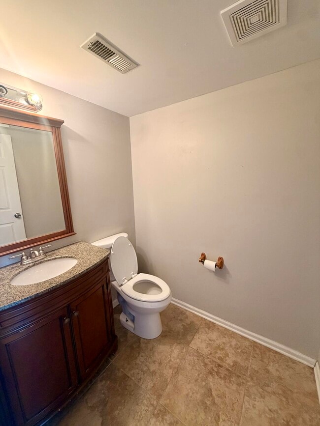 Photo - 523 Tecumseh Trail