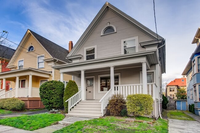 Building Photo - 2273 NW Hoyt St Rental
