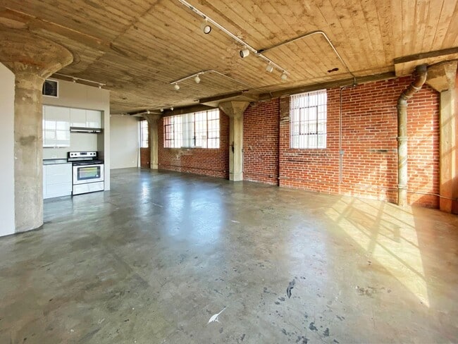 Photo - Pioneer – Lofts (PIOLOF)