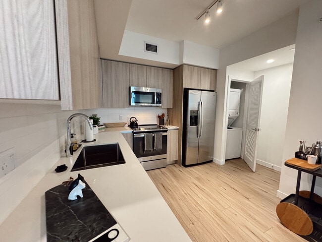 Building Photo - 7192 W 4th Ln Unit A