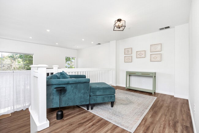 Photo - 10330 Wateridge Cir