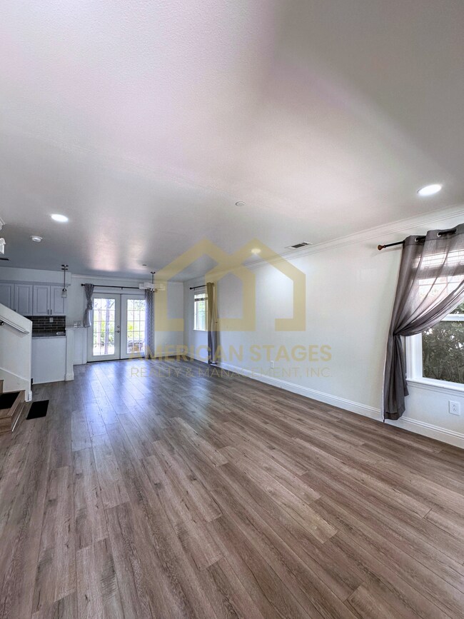 Photo - 1441 Crown Cir