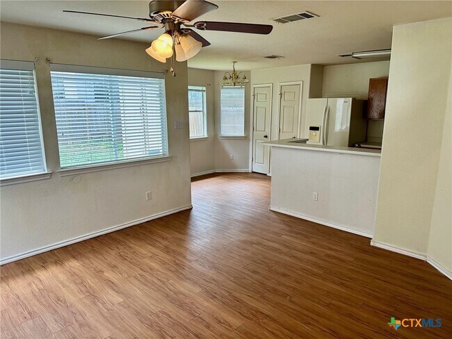 Photo - 130 Cedargrove