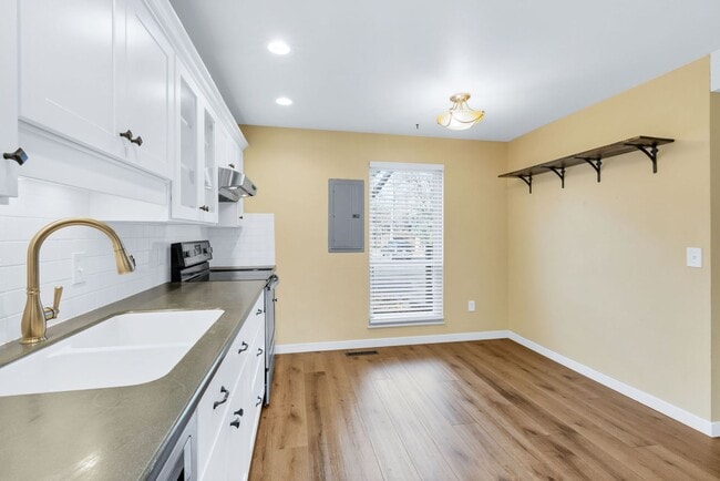 Photo - Available NOW! 3 Bedroom 2 Bath Beautiful Home in BOULDER!