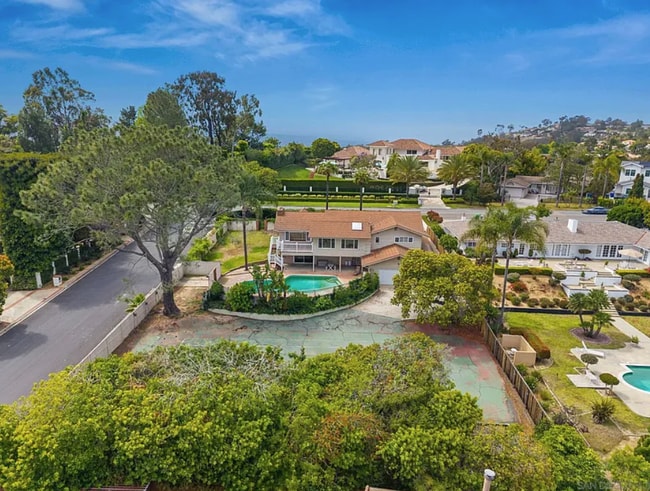 Building Photo - 6401 La Jolla Scenic Dr S