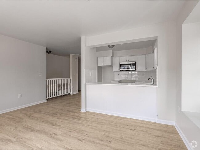 Building Photo - 510 Westchester Ave Rental