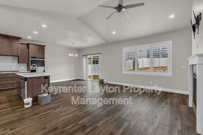 Photo - 1447 E Daylily Ct