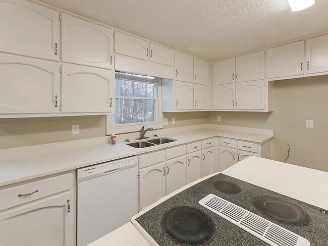 Photo - 325 Derby Dr