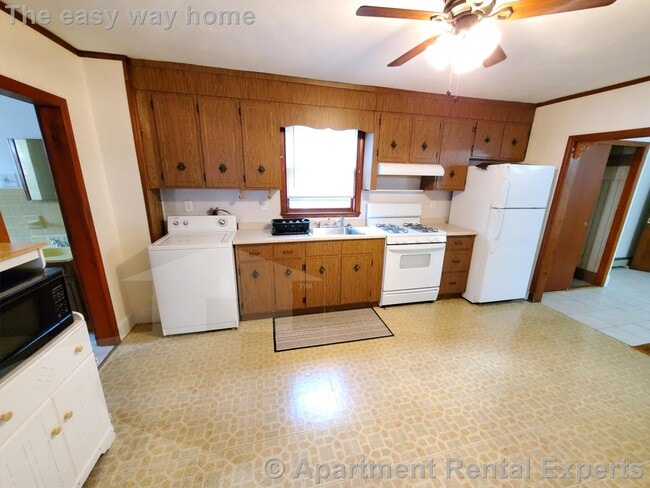 Building Photo - 13 Cutter St Unit #1