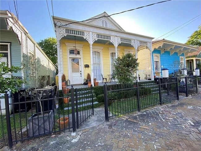 Building Photo - 604 Second St.