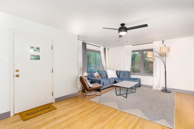 Photo - 376 Crown Point