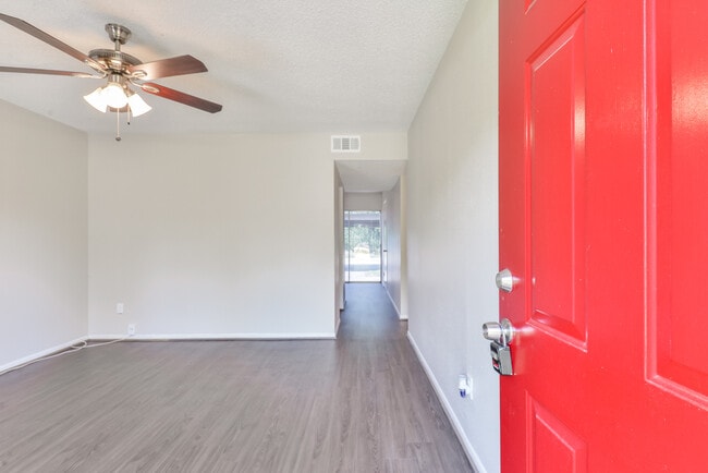 Photo - $999 Special 3 Bedr/ 1 bath Beautiful Home in Angleton